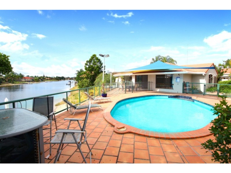 224 Sunshine Blvd, Mermaid Waters QLD 4218