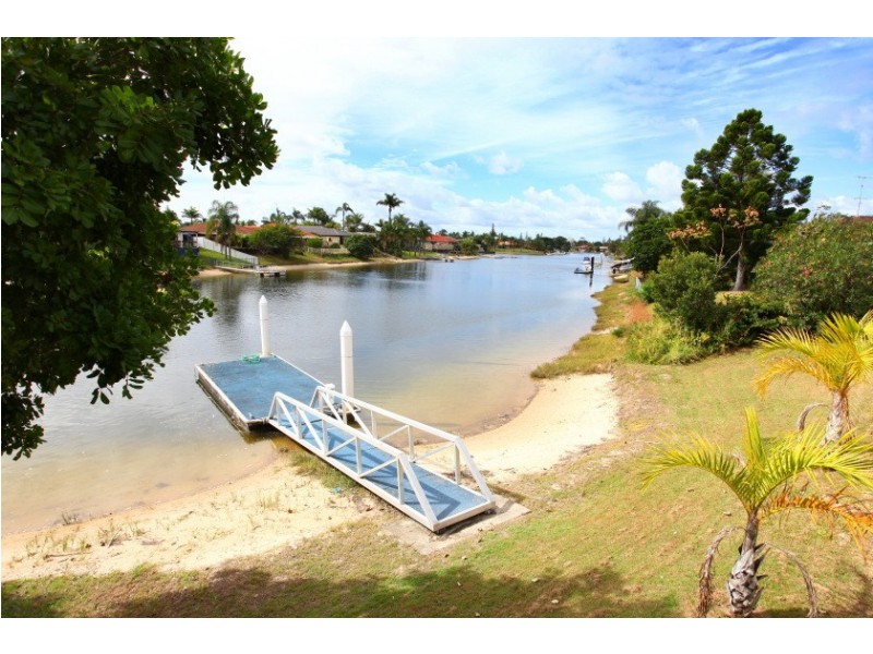 224 Sunshine Blvd, Mermaid Waters QLD 4218