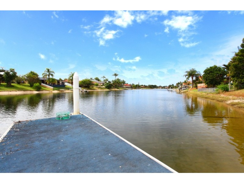 224 Sunshine Blvd, Mermaid Waters QLD 4218