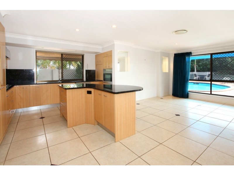 224 Sunshine Blvd, Mermaid Waters QLD 4218