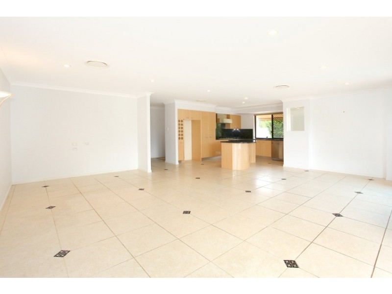 224 Sunshine Blvd, Mermaid Waters QLD 4218