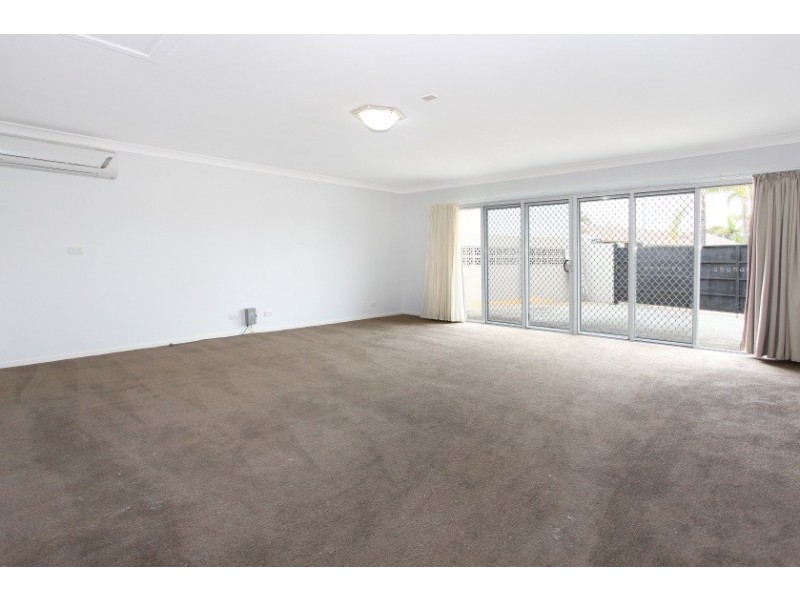 224 Sunshine Blvd, Mermaid Waters QLD 4218