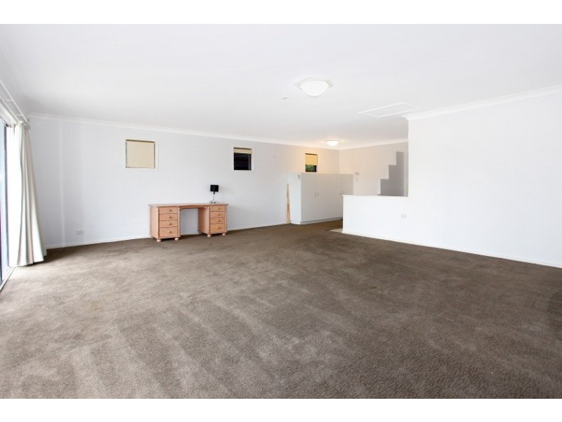 224 Sunshine Blvd, Mermaid Waters QLD 4218