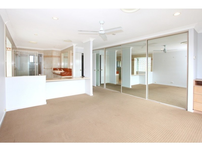 224 Sunshine Blvd, Mermaid Waters QLD 4218