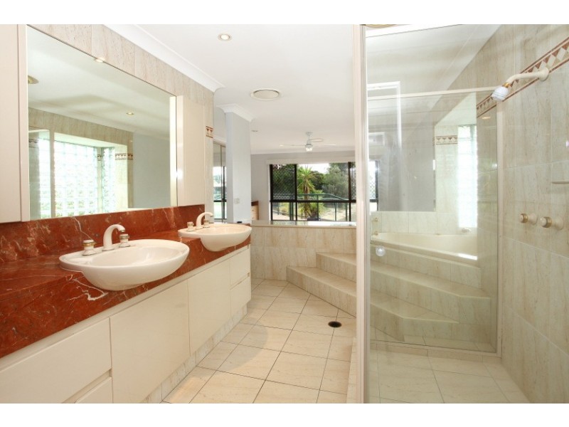 224 Sunshine Blvd, Mermaid Waters QLD 4218