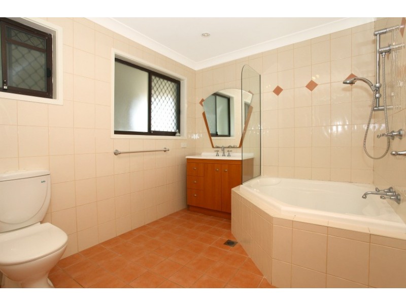 224 Sunshine Blvd, Mermaid Waters QLD 4218