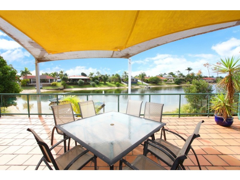 224 Sunshine Blvd, Mermaid Waters QLD 4218