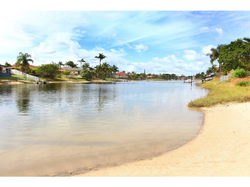 224 Sunshine Blvd, Mermaid Waters QLD 4218