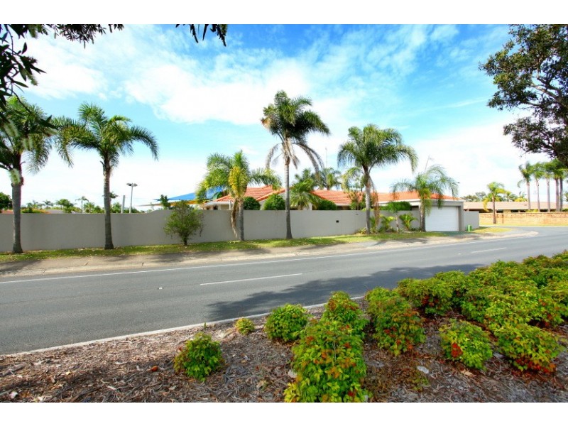 224 Sunshine Blvd, Mermaid Waters QLD 4218