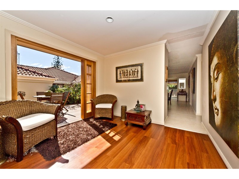 6 Manor Close, Robina QLD 4226