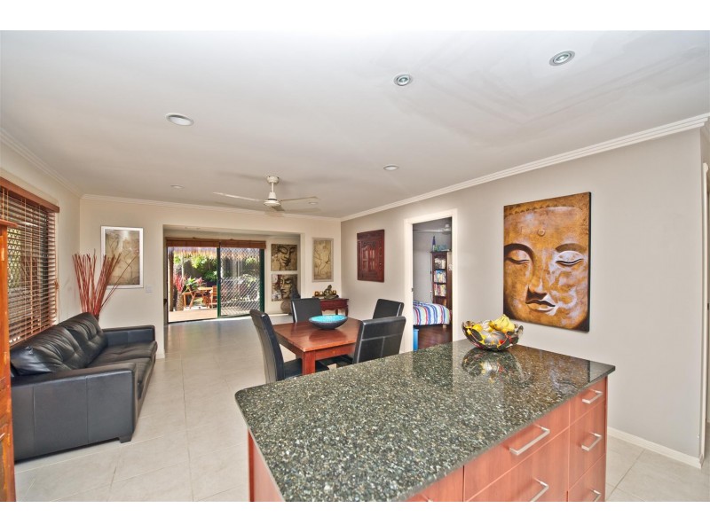 6 Manor Close, Robina QLD 4226