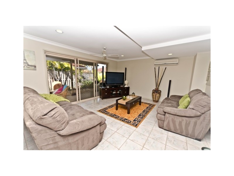 16 Northwestern Ct, Varsity Lakes QLD 4227