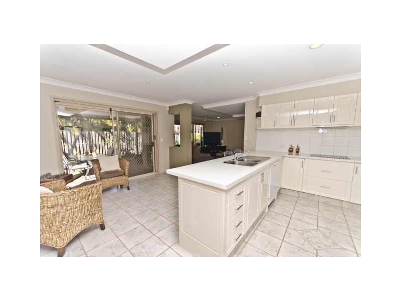 16 Northwestern Ct, Varsity Lakes QLD 4227