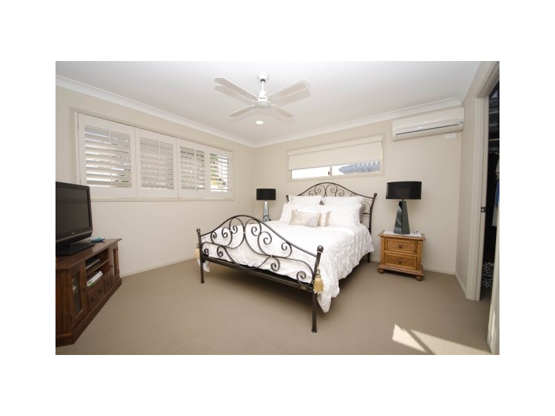 16 Northwestern Ct, Varsity Lakes QLD 4227