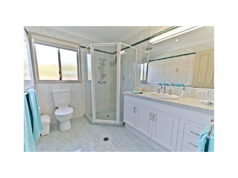 16 Northwestern Ct, Varsity Lakes QLD 4227