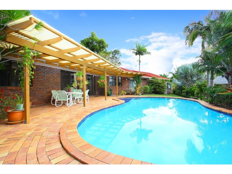 6 Grenaside Court, Robina QLD 4226
