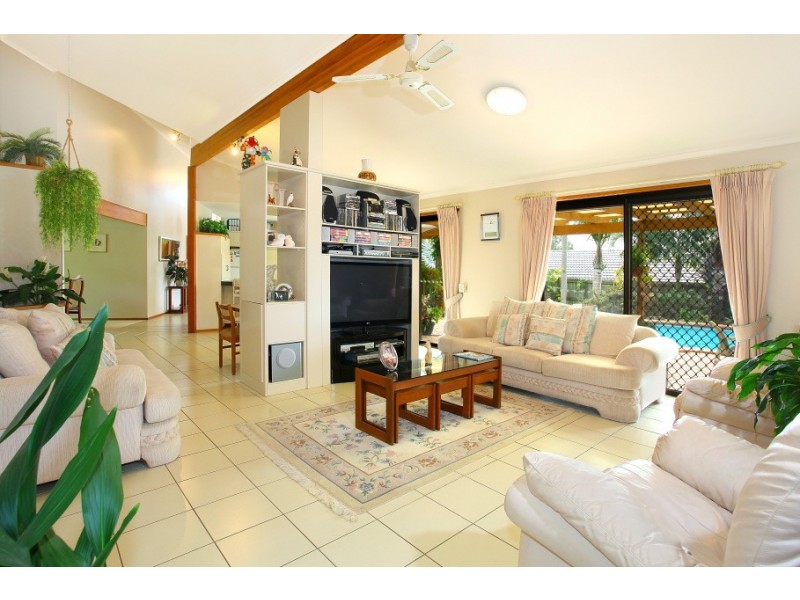 6 Grenaside Court, Robina QLD 4226