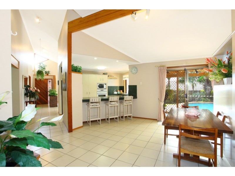 6 Grenaside Court, Robina QLD 4226