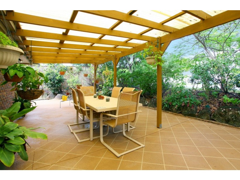 6 Grenaside Court, Robina QLD 4226