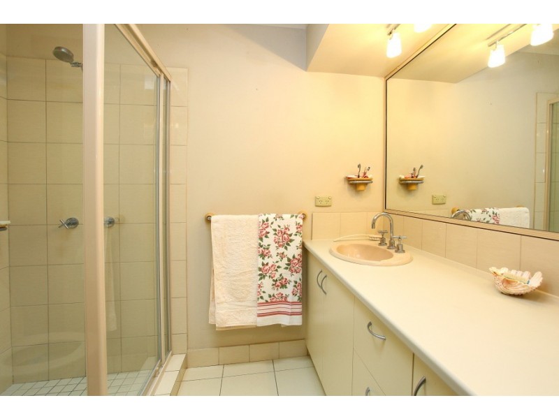 6 Grenaside Court, Robina QLD 4226