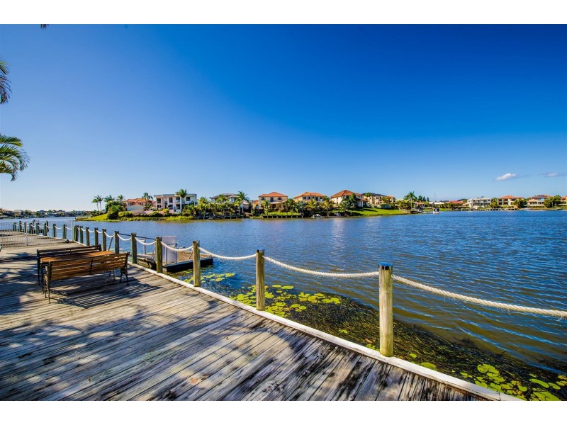 6 Bollard Cct, Clear Island Waters QLD 4226