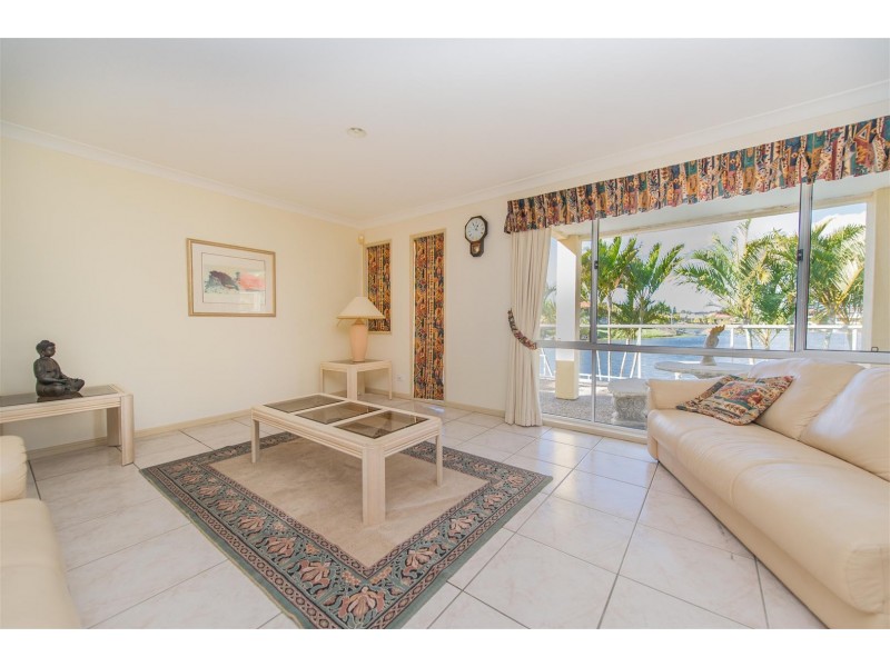 6 Bollard Cct, Clear Island Waters QLD 4226