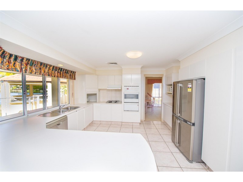 6 Bollard Cct, Clear Island Waters QLD 4226