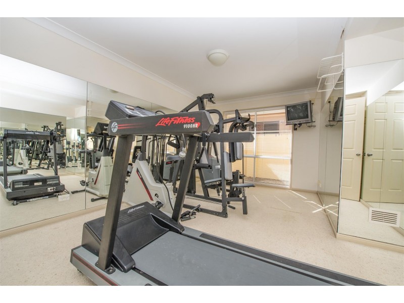 6 Bollard Cct, Clear Island Waters QLD 4226