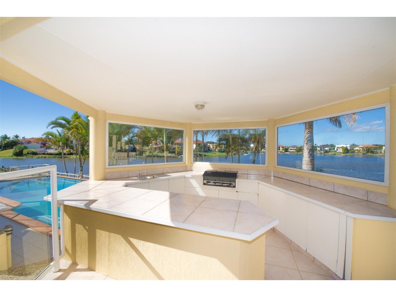 6 Bollard Cct, Clear Island Waters QLD 4226
