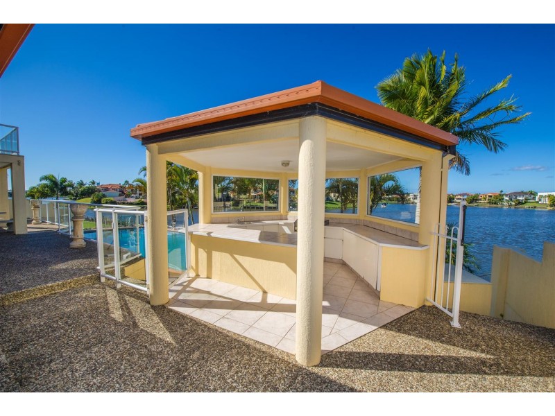 6 Bollard Cct, Clear Island Waters QLD 4226