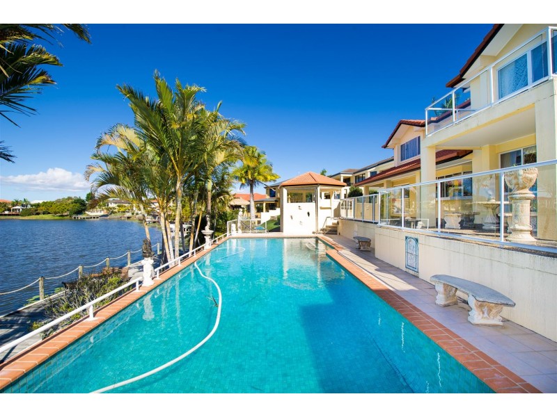 6 Bollard Cct, Clear Island Waters QLD 4226