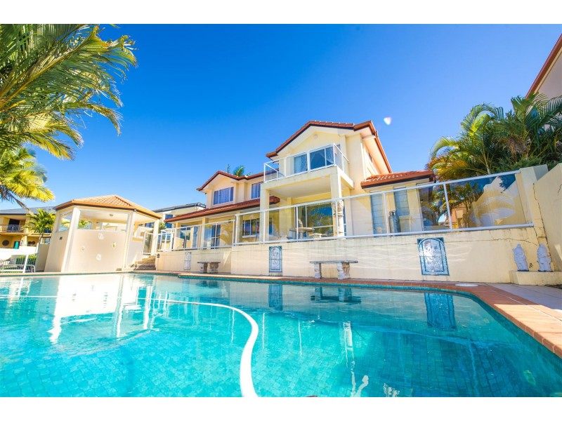 6 Bollard Cct, Clear Island Waters QLD 4226