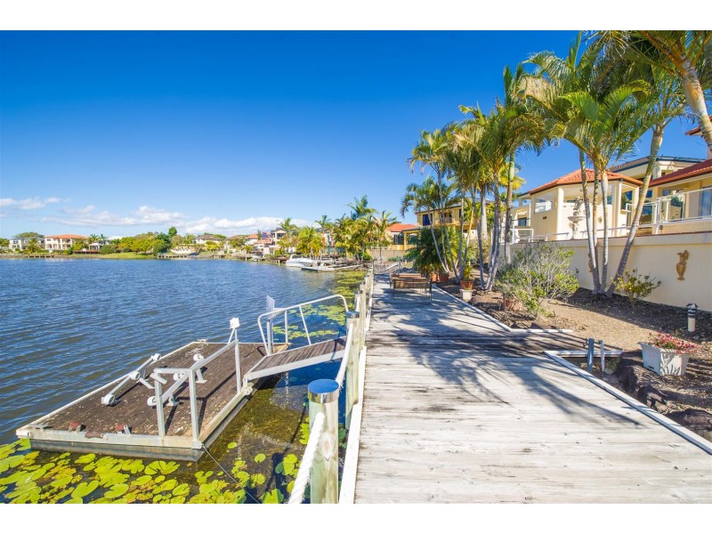 6 Bollard Cct, Clear Island Waters QLD 4226