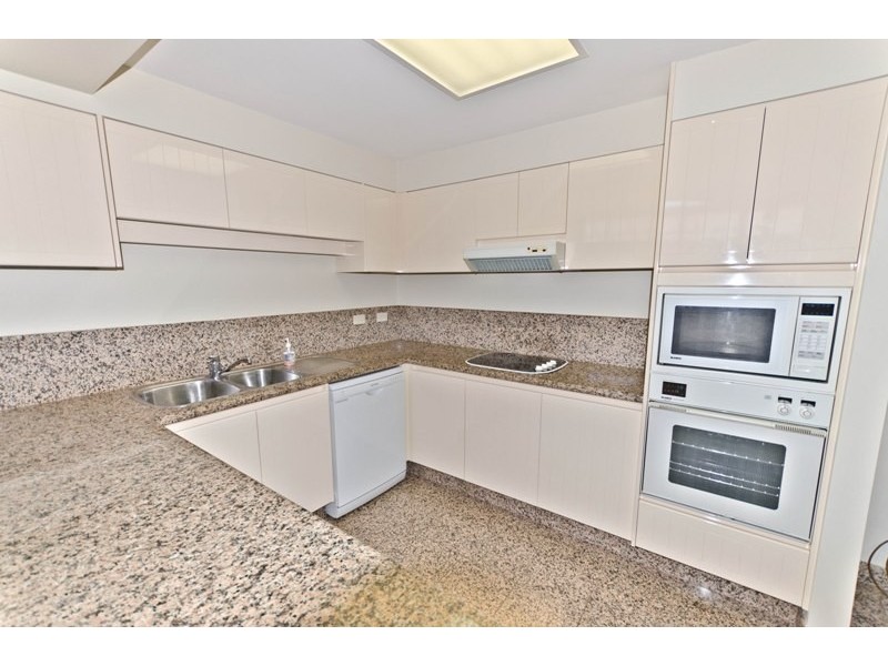 125 Santa Cruz Boulevard, Clear Island Waters QLD 4226