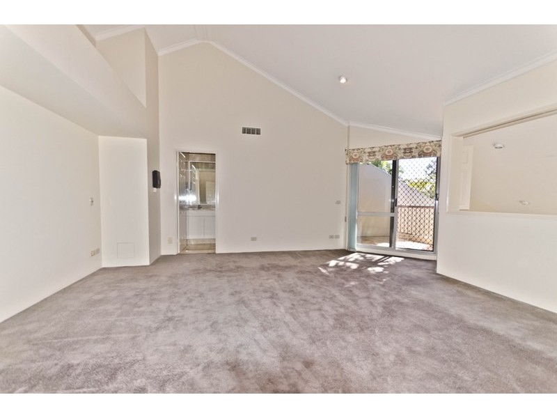 125 Santa Cruz Boulevard, Clear Island Waters QLD 4226