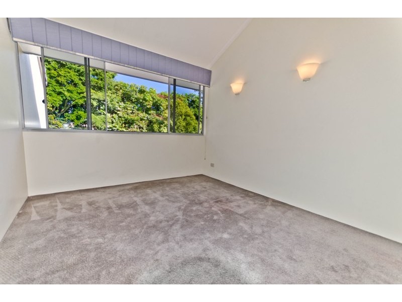 125 Santa Cruz Boulevard, Clear Island Waters QLD 4226