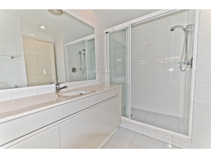 125 Santa Cruz Boulevard, Clear Island Waters QLD 4226