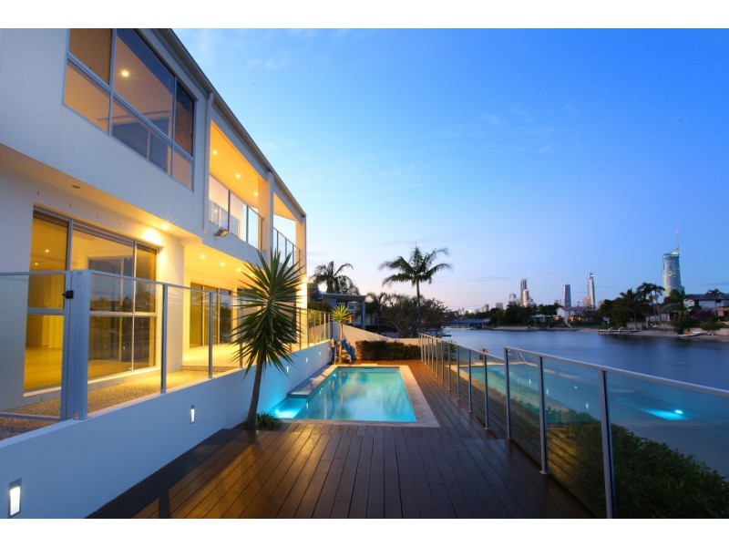 17 Alvarado Court, Broadbeach Waters QLD 4218