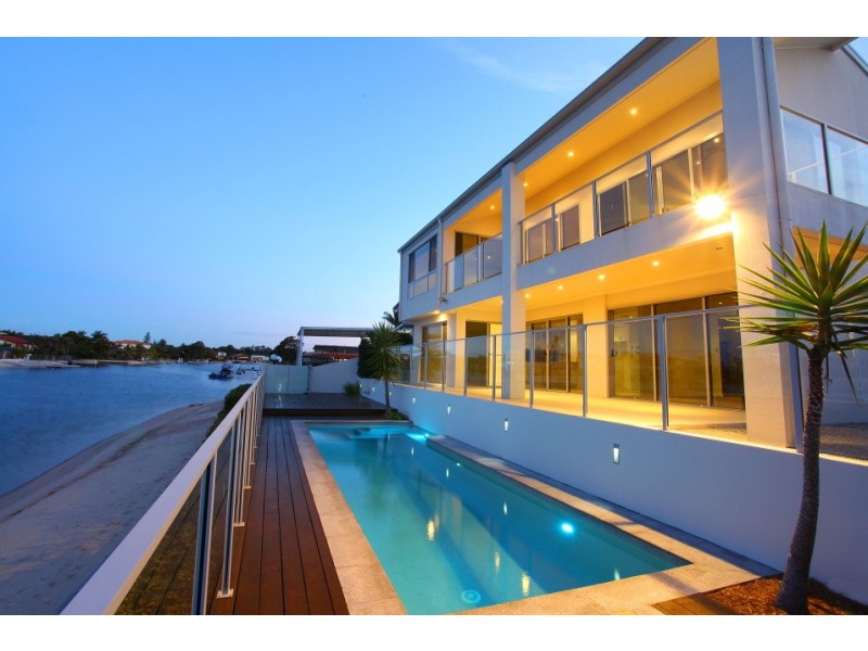 17 Alvarado Court, Broadbeach Waters QLD 4218