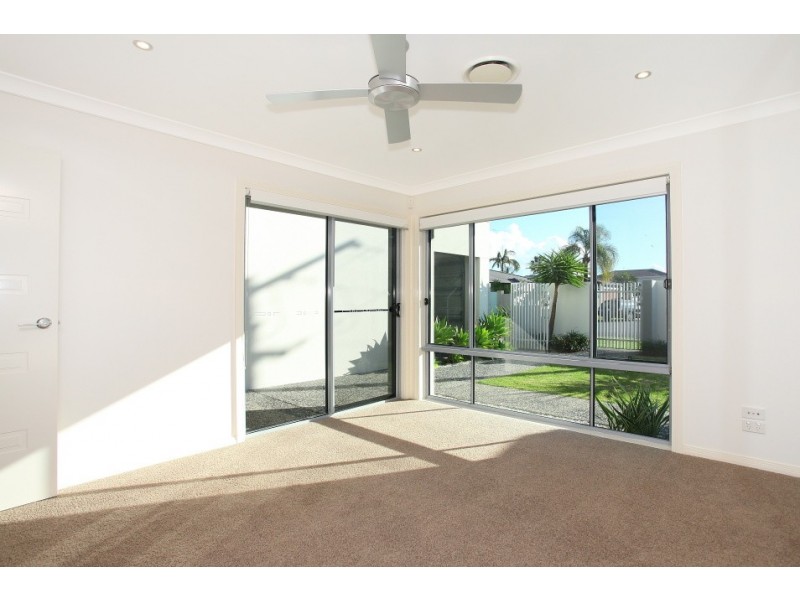 17 Alvarado Court, Broadbeach Waters QLD 4218