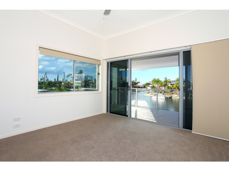 17 Alvarado Court, Broadbeach Waters QLD 4218