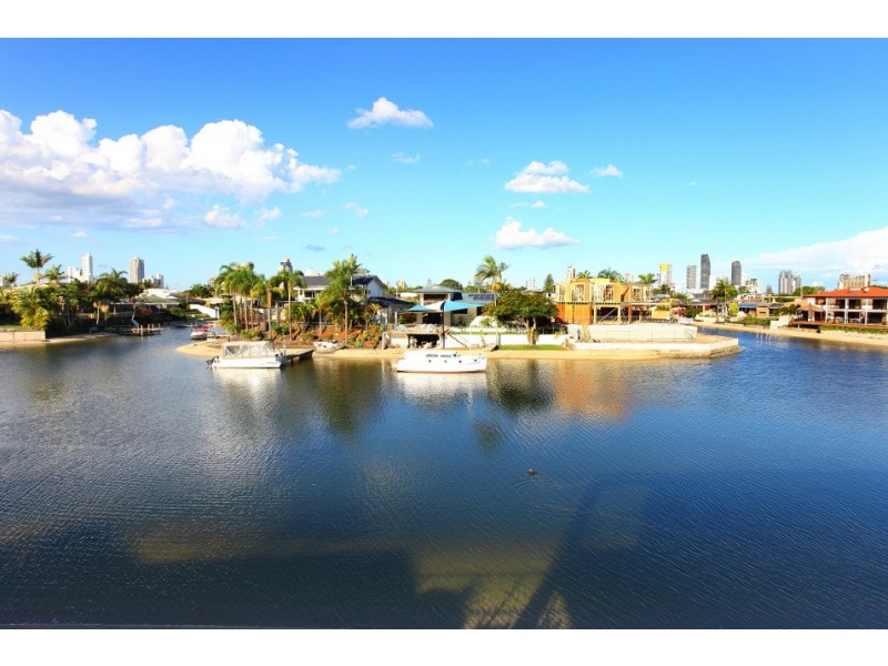 17 Alvarado Court, Broadbeach Waters QLD 4218