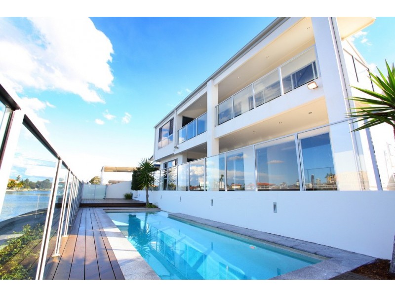 17 Alvarado Court, Broadbeach Waters QLD 4218