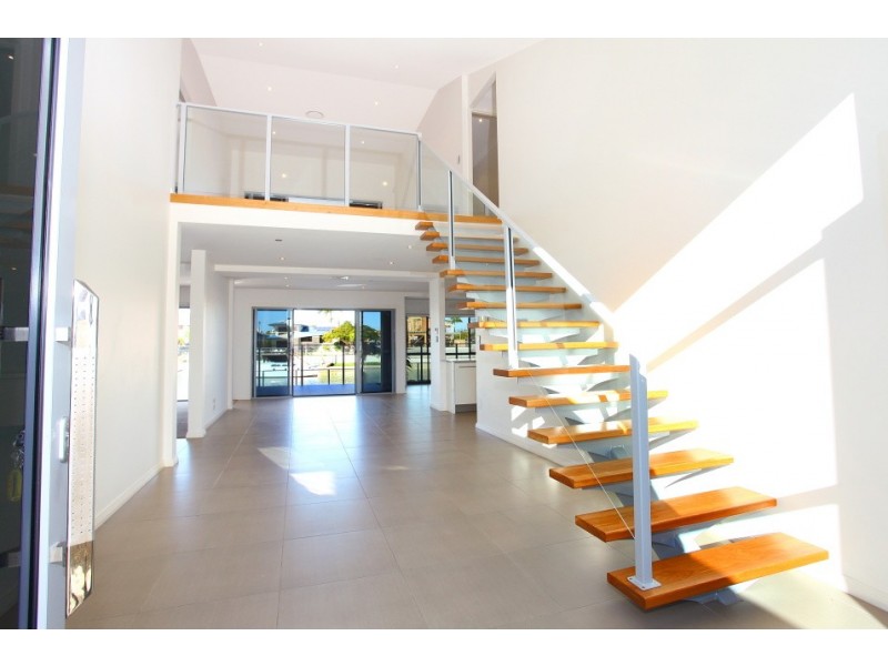 17 Alvarado Court, Broadbeach Waters QLD 4218