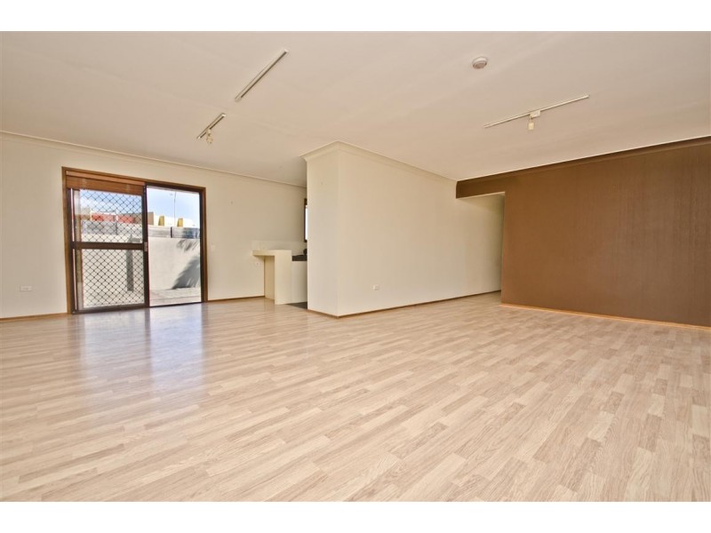 2/23 Tekapo Street, Broadbeach Waters QLD 4218