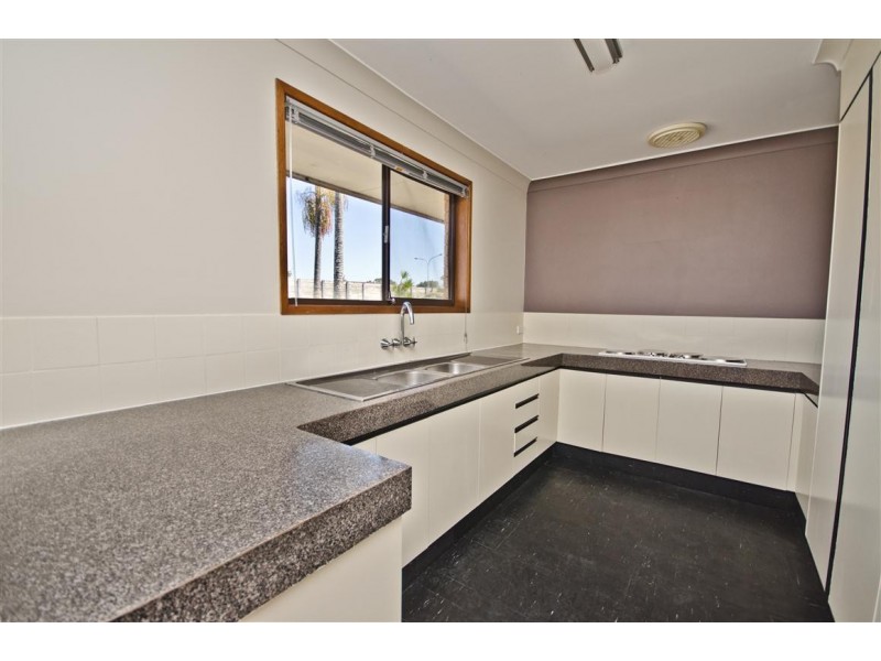 2/23 Tekapo Street, Broadbeach Waters QLD 4218