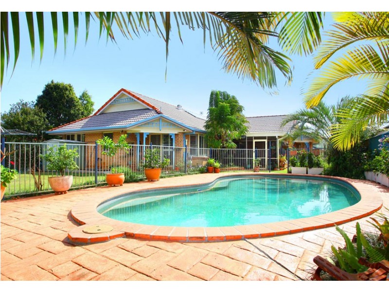 15 Port Jackson Blvd, Clear Island Waters QLD 4226