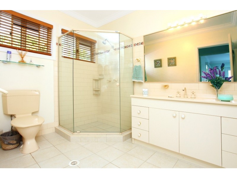 15 Port Jackson Blvd, Clear Island Waters QLD 4226