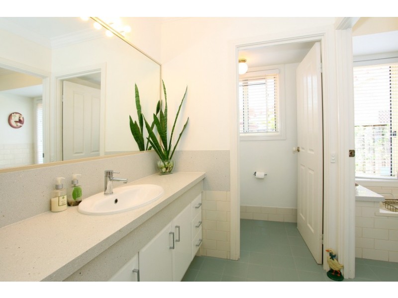 15 Port Jackson Blvd, Clear Island Waters QLD 4226