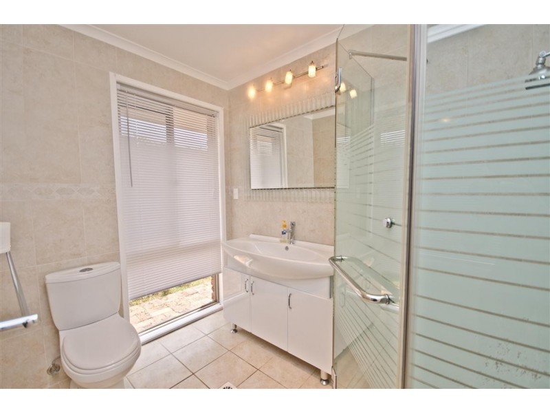 24 Cayman Drive, Clear Island Waters QLD 4226